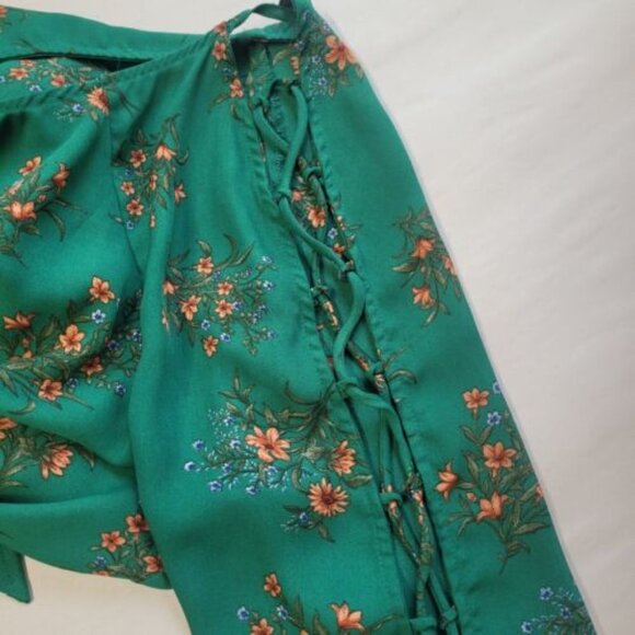 Sweet Rain Blouse Women' Floral SZ XL Tie Sleeves Knot Front Dressy Floral Cute! - Picture 4 of 9
